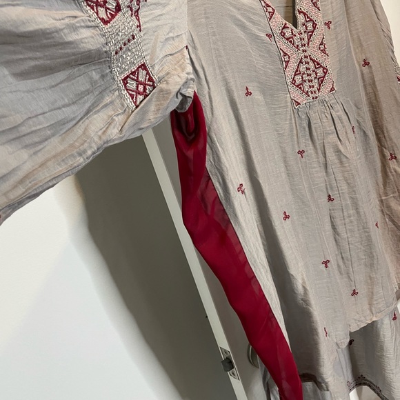 Johnny Was long gray and red tunic. SZ XL . - Picture 16 of 16